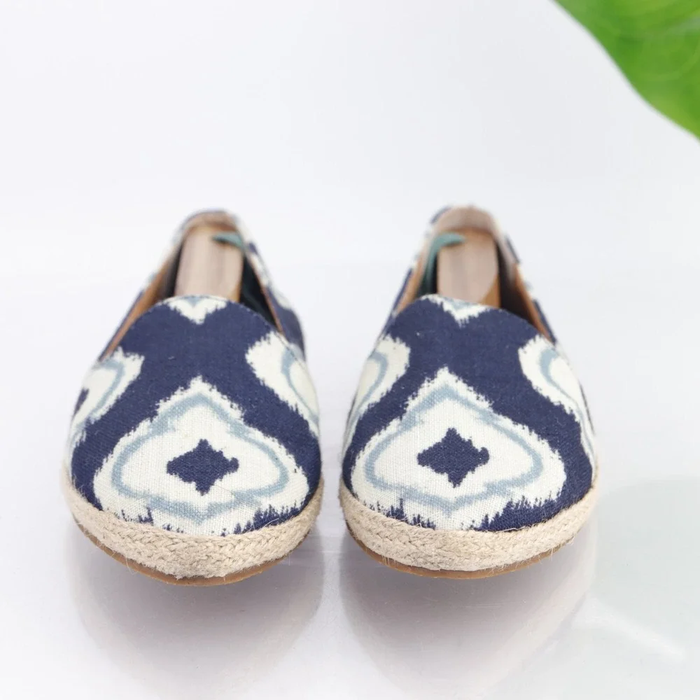 Seychelles Womens Espadrille Flat Size 8.5 Navy Blue White Pointed Slip On Shoes